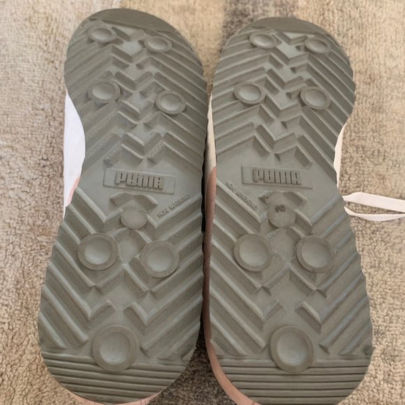 Pink Puma Roma Sneakers and Trainers - Size 9 - Used in great condition - Picture 4 of 6